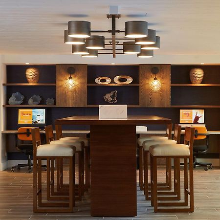 האנטינגטון ביץ' The Waterfront Beach Resort, A Hilton Hotel מראה חיצוני תמונה