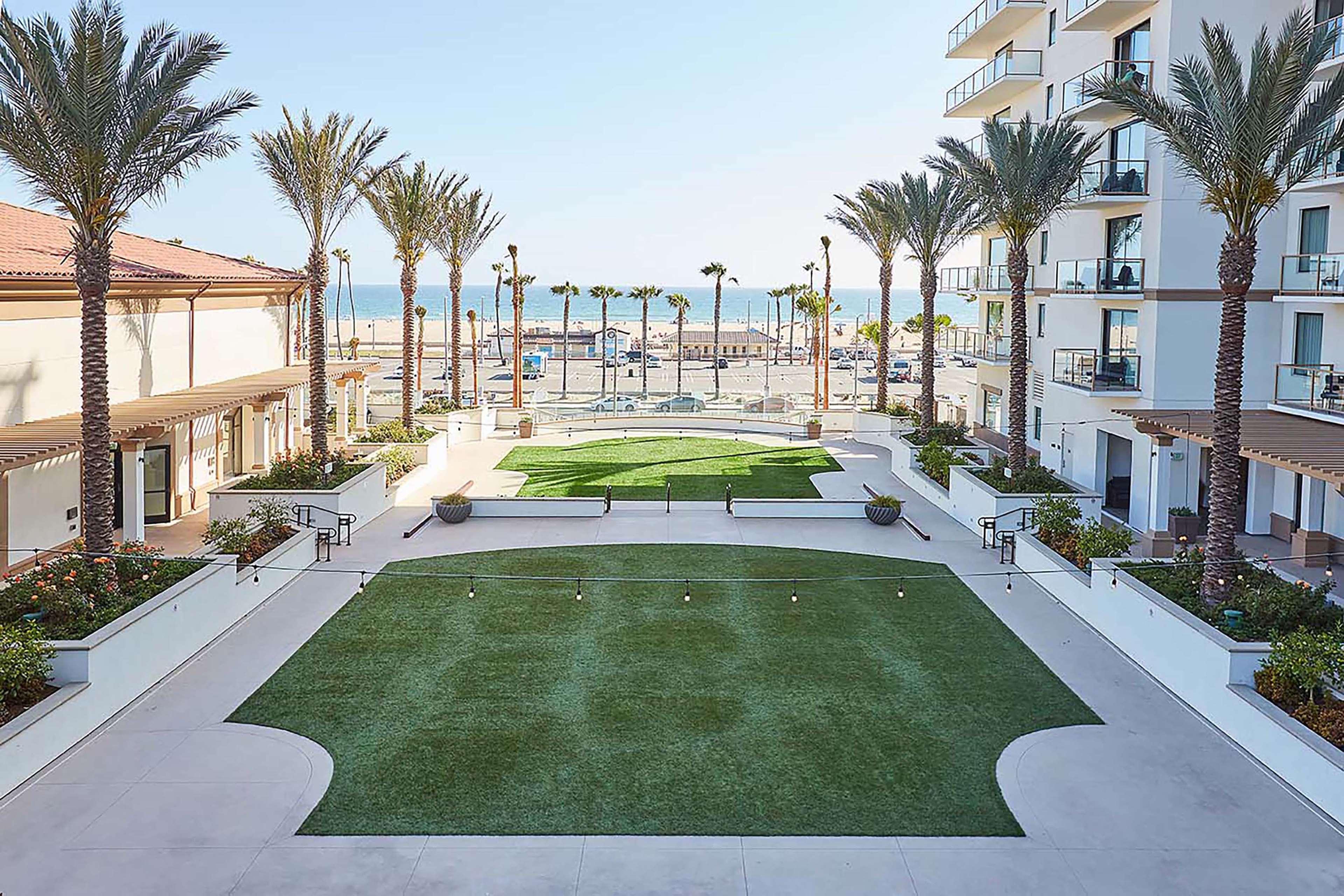 האנטינגטון ביץ' The Waterfront Beach Resort, A Hilton Hotel מראה חיצוני תמונה