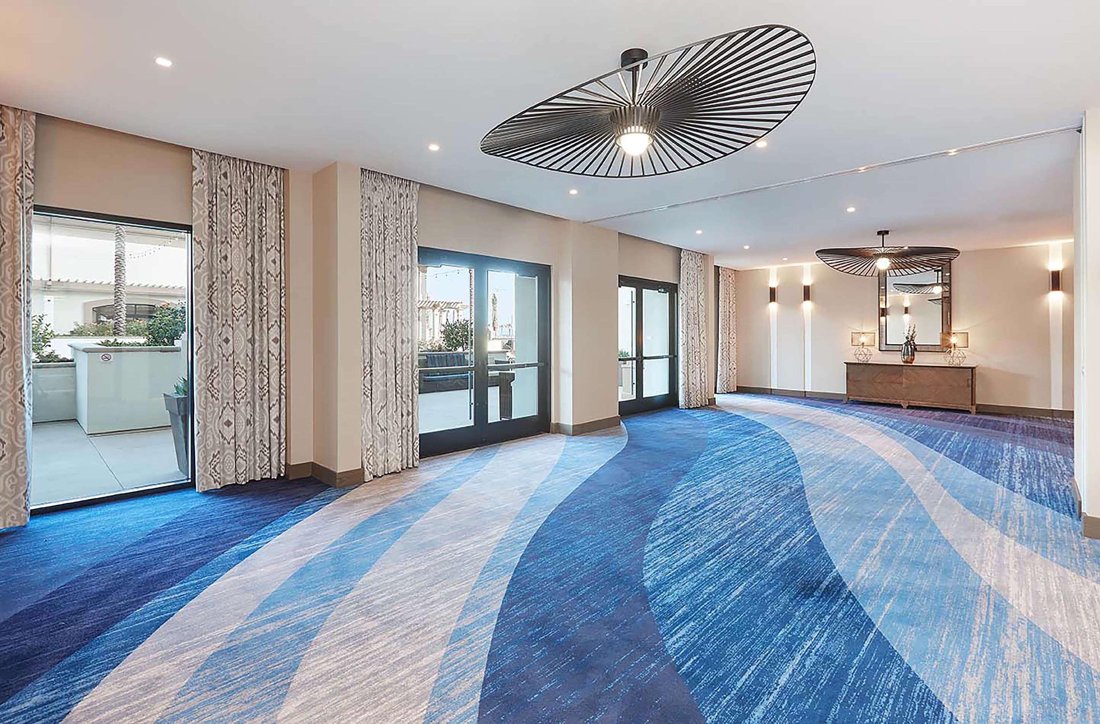 האנטינגטון ביץ' The Waterfront Beach Resort, A Hilton Hotel מראה חיצוני תמונה