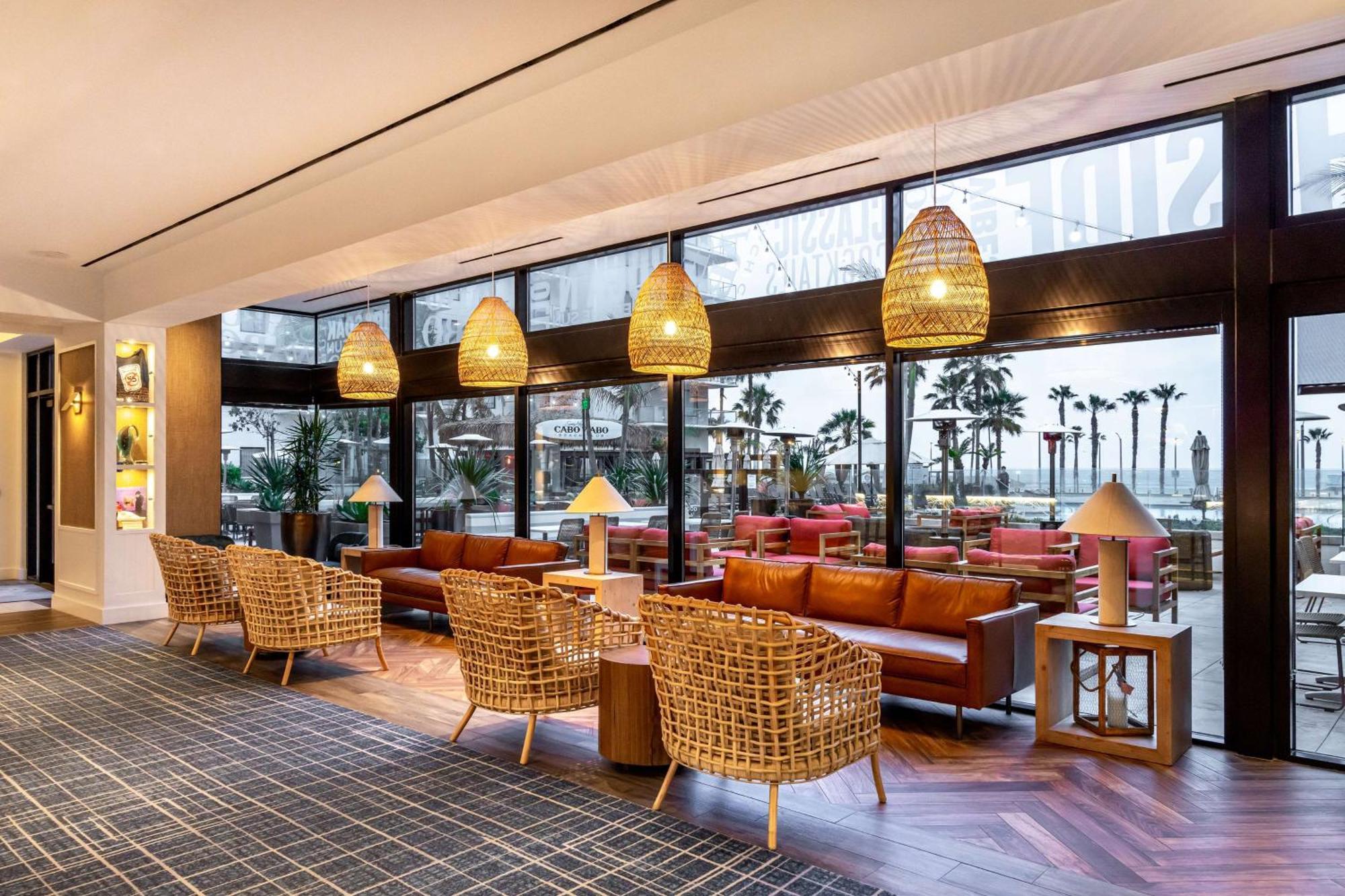 האנטינגטון ביץ' The Waterfront Beach Resort, A Hilton Hotel מראה חיצוני תמונה